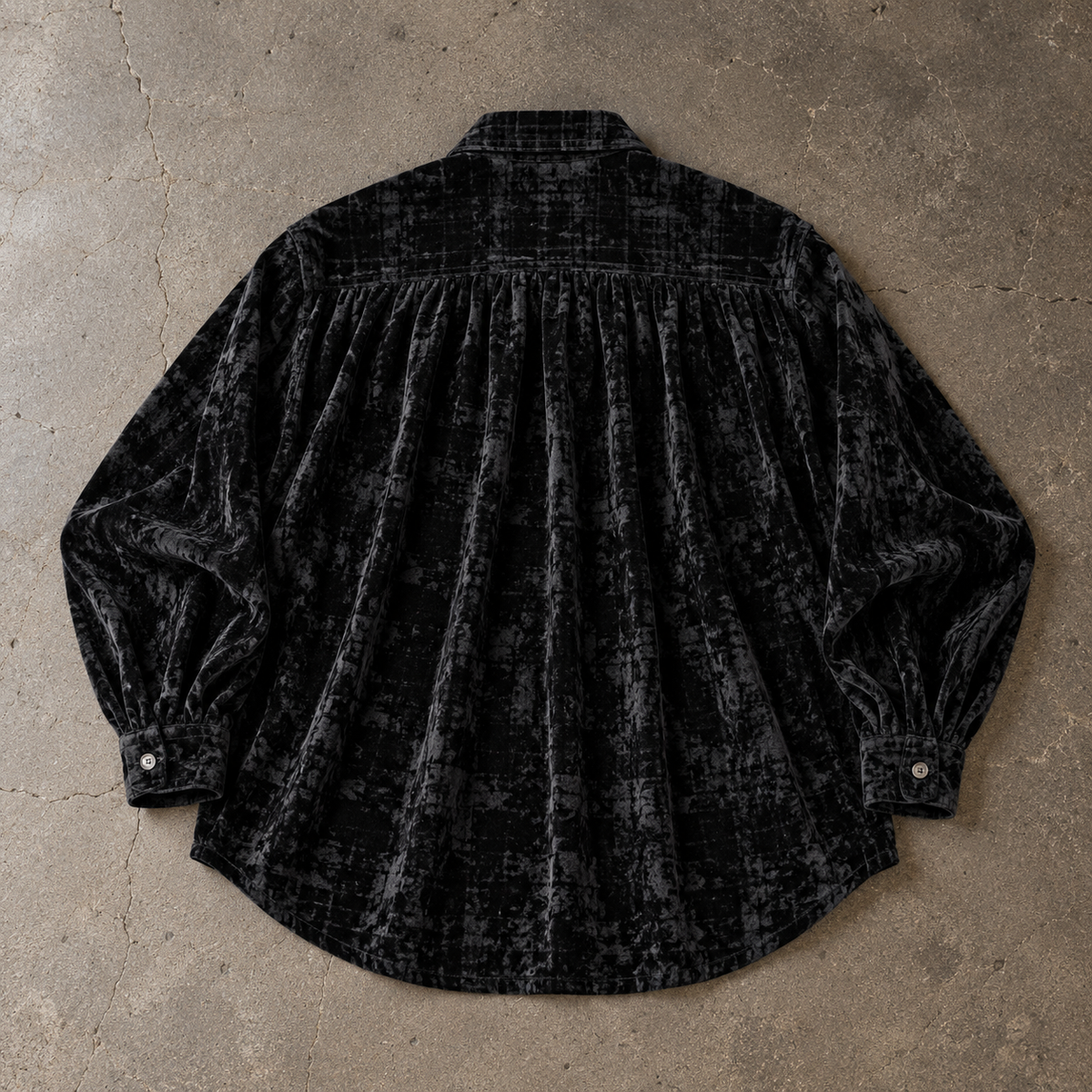 TRAVELING BUTTON. SHIRT