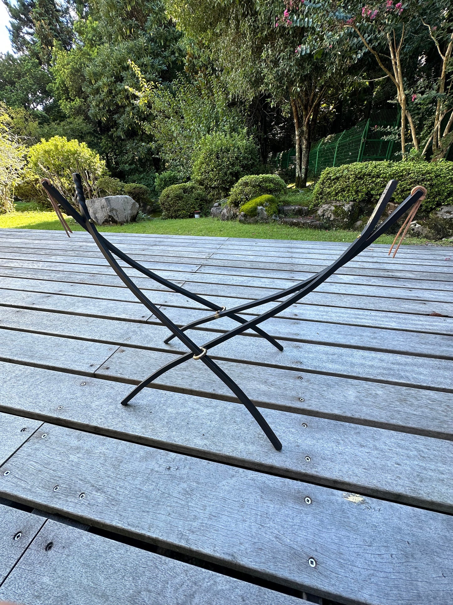 llama log stick  薪を置く為の美しい道具。