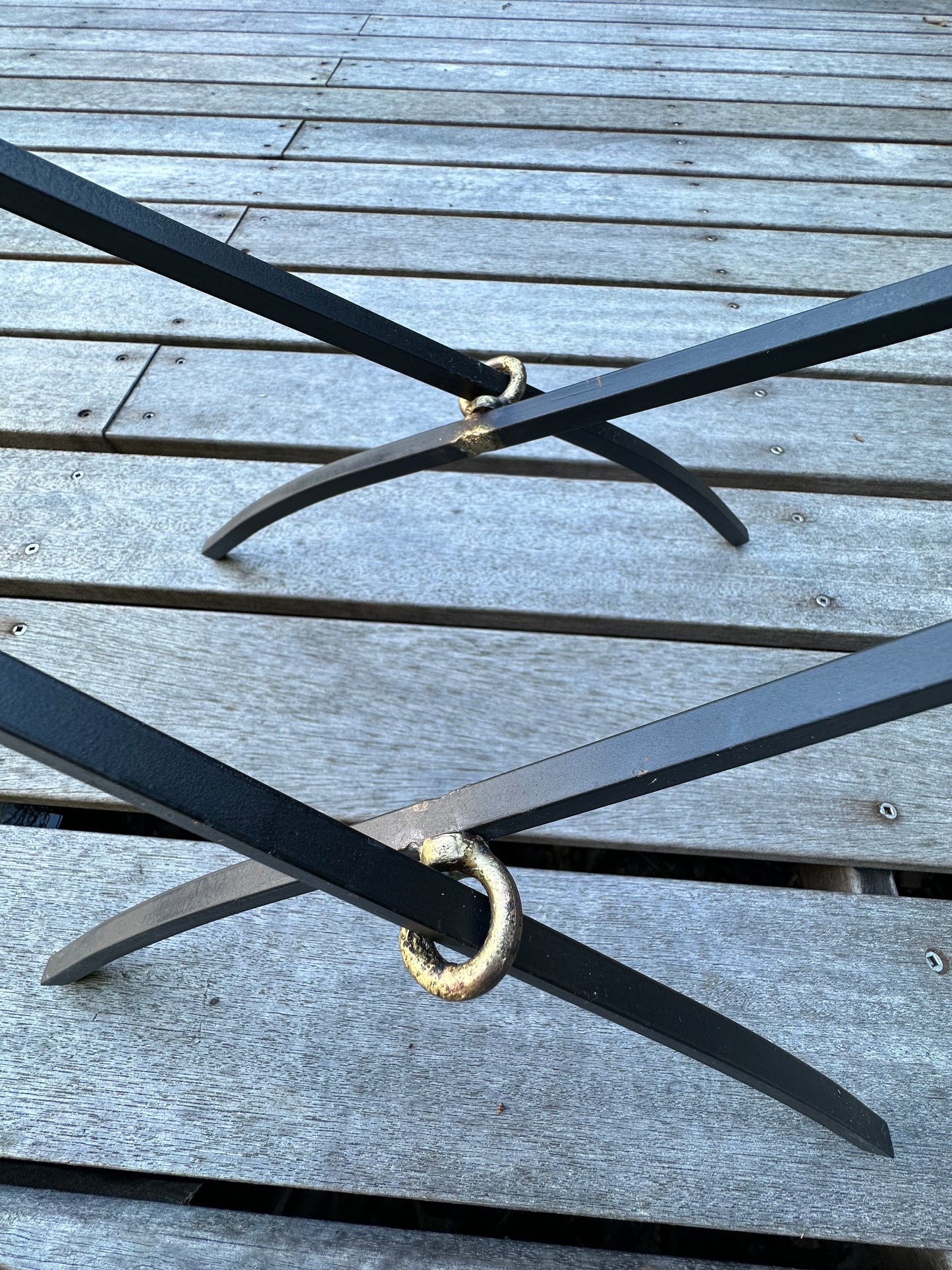 llama log stick  薪を置く為の美しい道具。