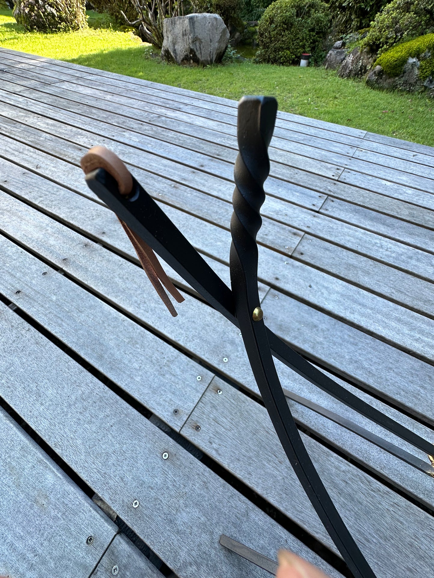 llama log stick  薪を置く為の美しい道具。