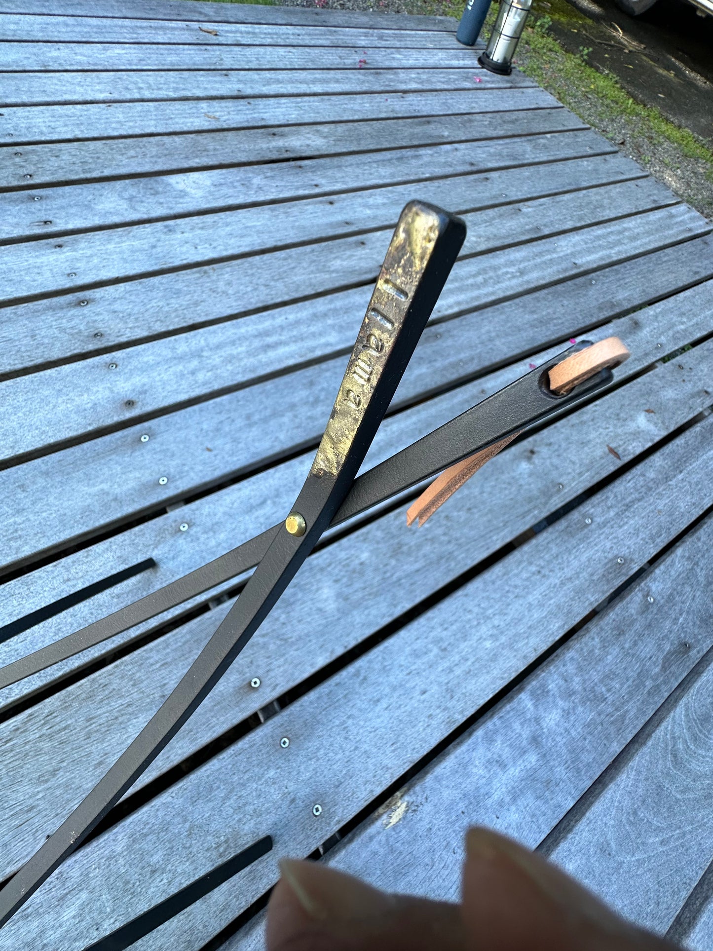 llama log stick  薪を置く為の美しい道具。