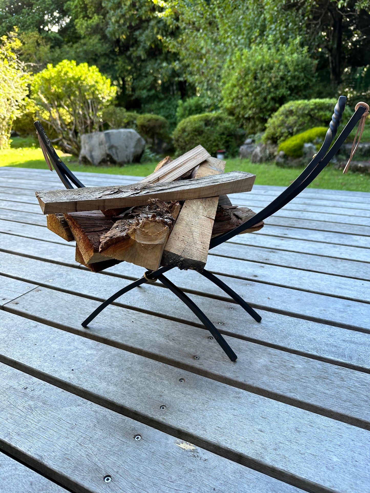 llama log stick  薪を置く為の美しい道具。