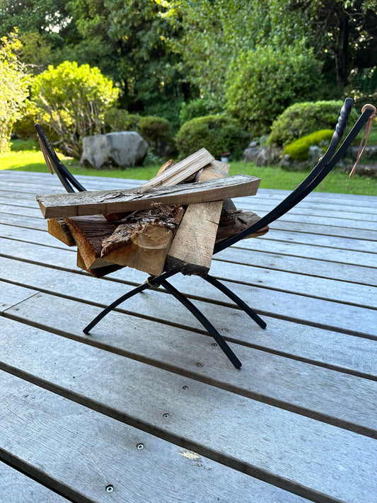 llama log stick  薪を置く為の美しい道具。