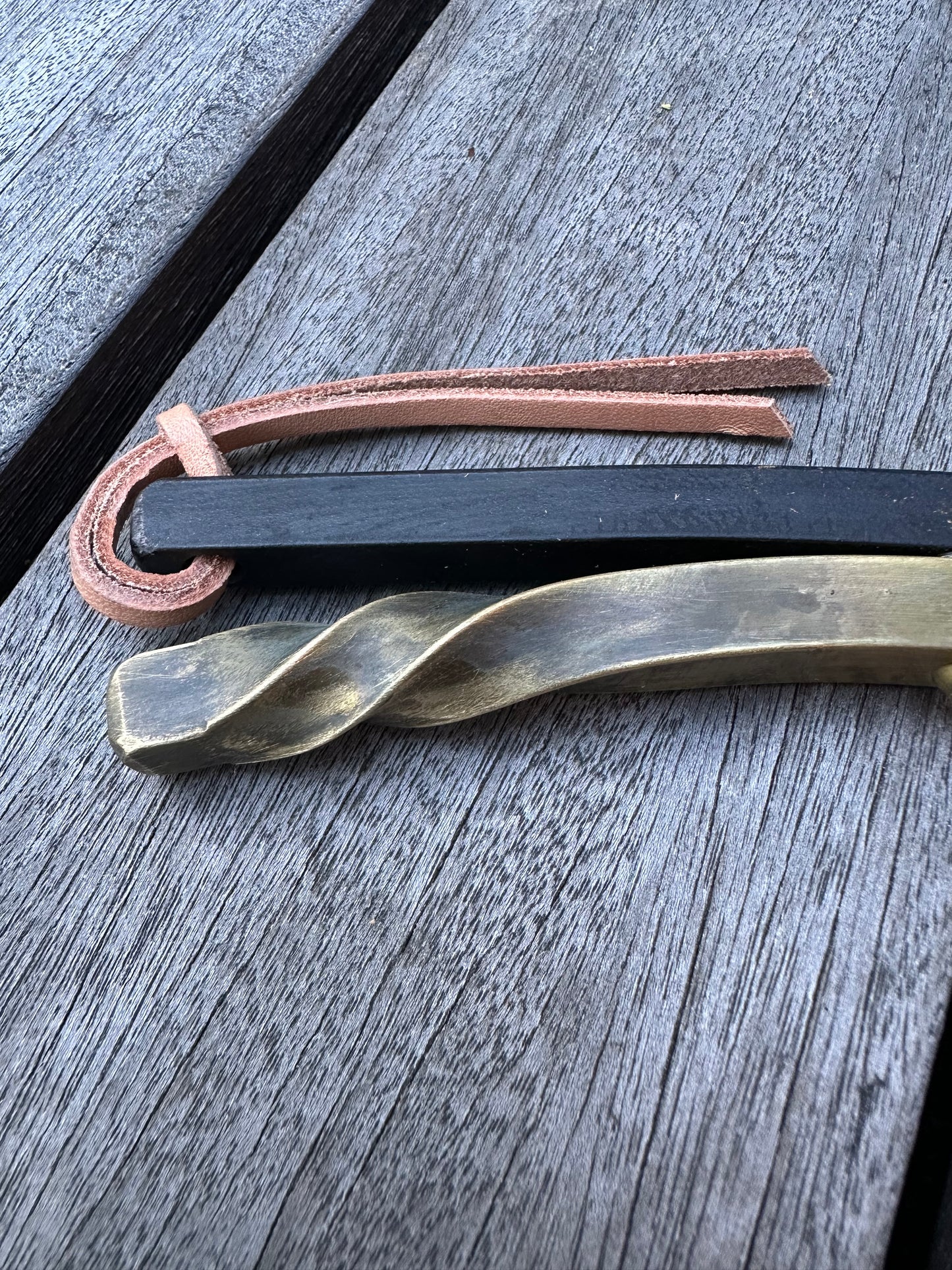 llama log stick【Brass Edition】薪を置くための、美しい道具。