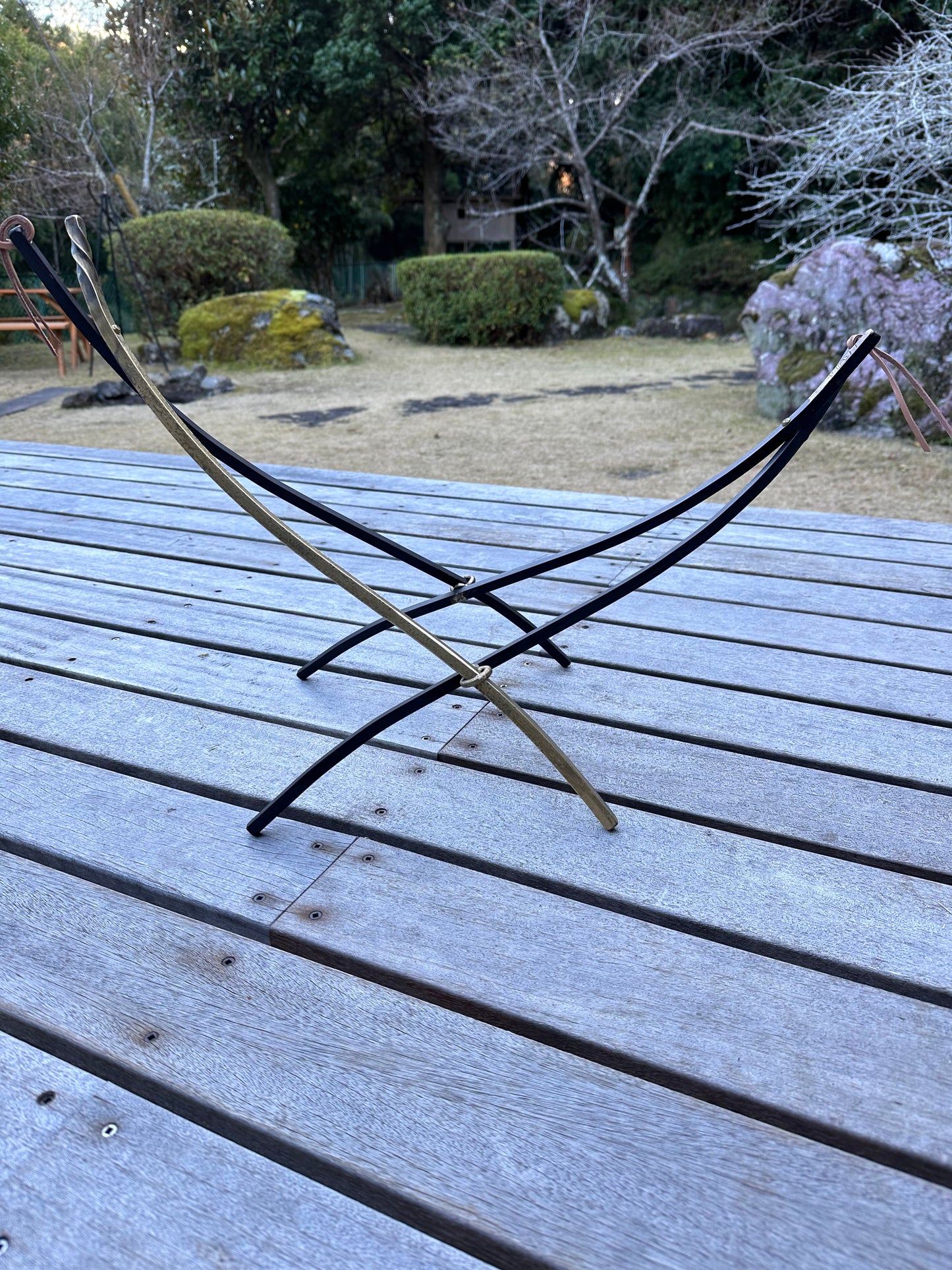 llama log stick【Brass Edition】薪を置くための、美しい道具。