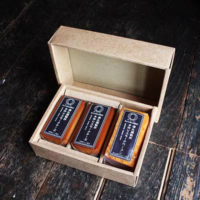 ミツマル燻製所・手作りスモークチーズ二本とスモークベーコンのギフトセット