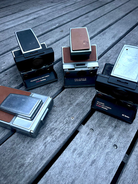 「THE ’90s — 4台のPOLAROID SX-70を店に出す。」