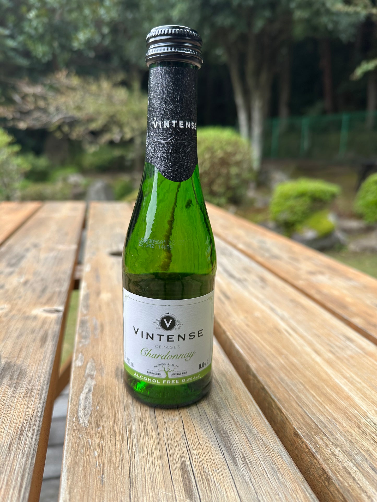 「ただ一つの、ゆっくりした夜のためのセット」ノンアルコールワイン＋自家製スモークチーズのはじ＋スモークベーコン。手仕事袋入り。